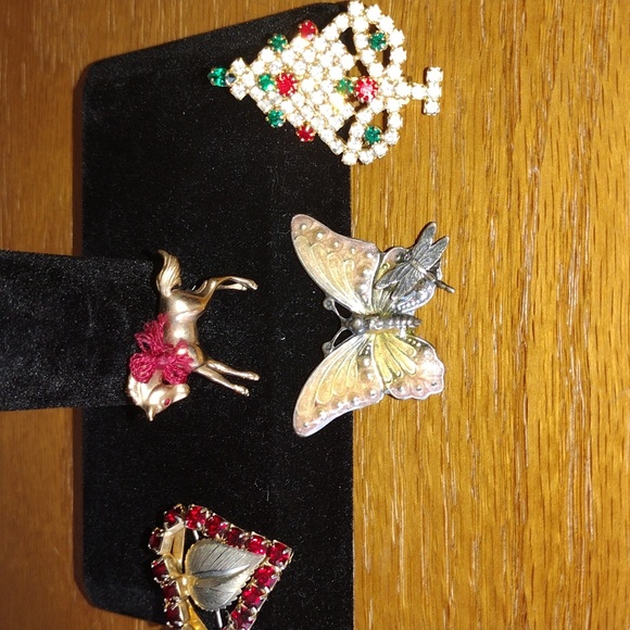 Brooches - Picture 1 of 10